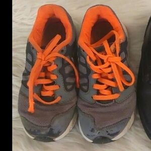 6/$25 Boys Nike Sneakers Size 11